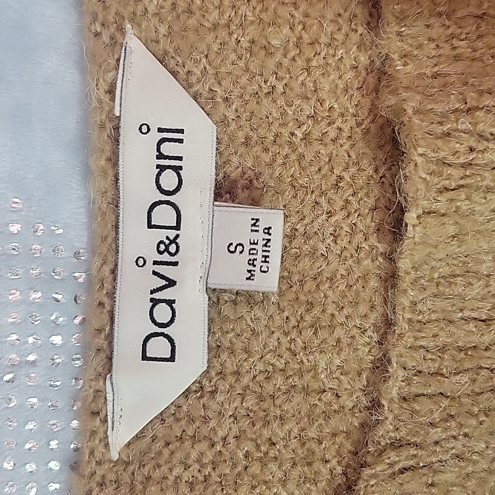 Davi&Dani Women Small Pullover fuzzy Sweater - Picture 5 of 7